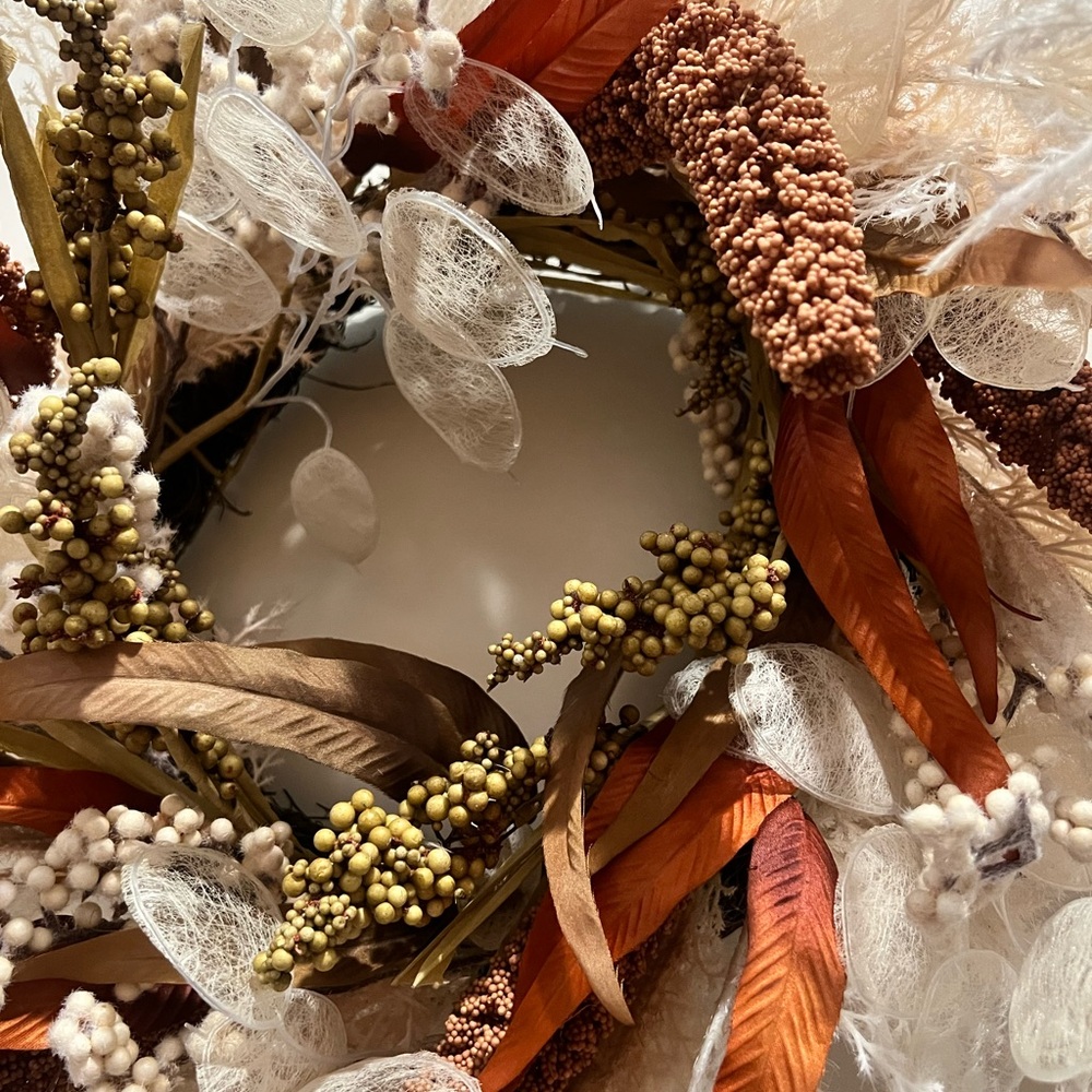 Elegant Autumn Wreath with Brown and Cream Accents - Picture 2 of 4